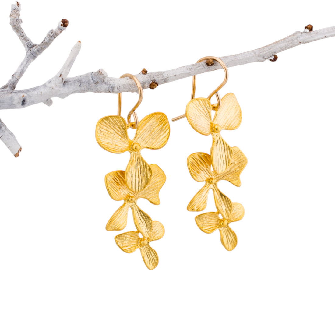 Bold vs. Subtle: Choosing the Right Jewelry to Complement Your Style