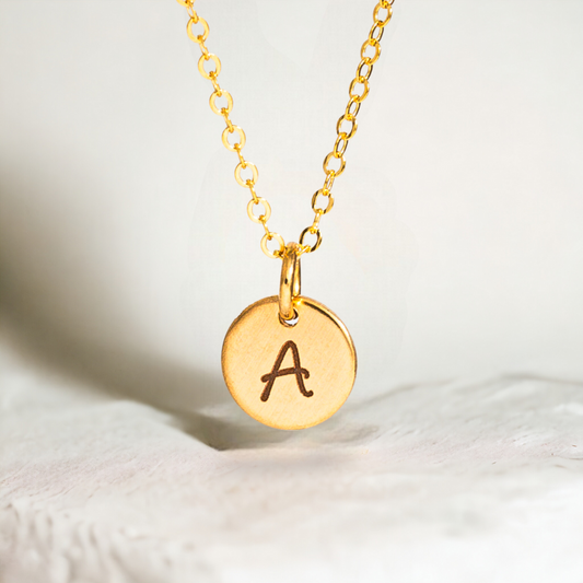 How to Choose the Right Necklace for Your Personality & Style?