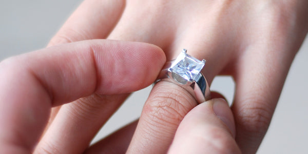 Buying Jewelry Guide: 8 Expert Tips To Avoid Buyer’s Remorse