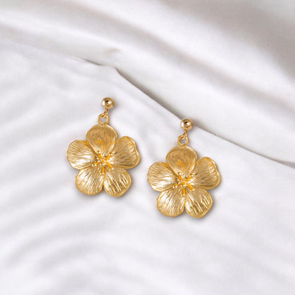 Dainty Gold Flower Earrings