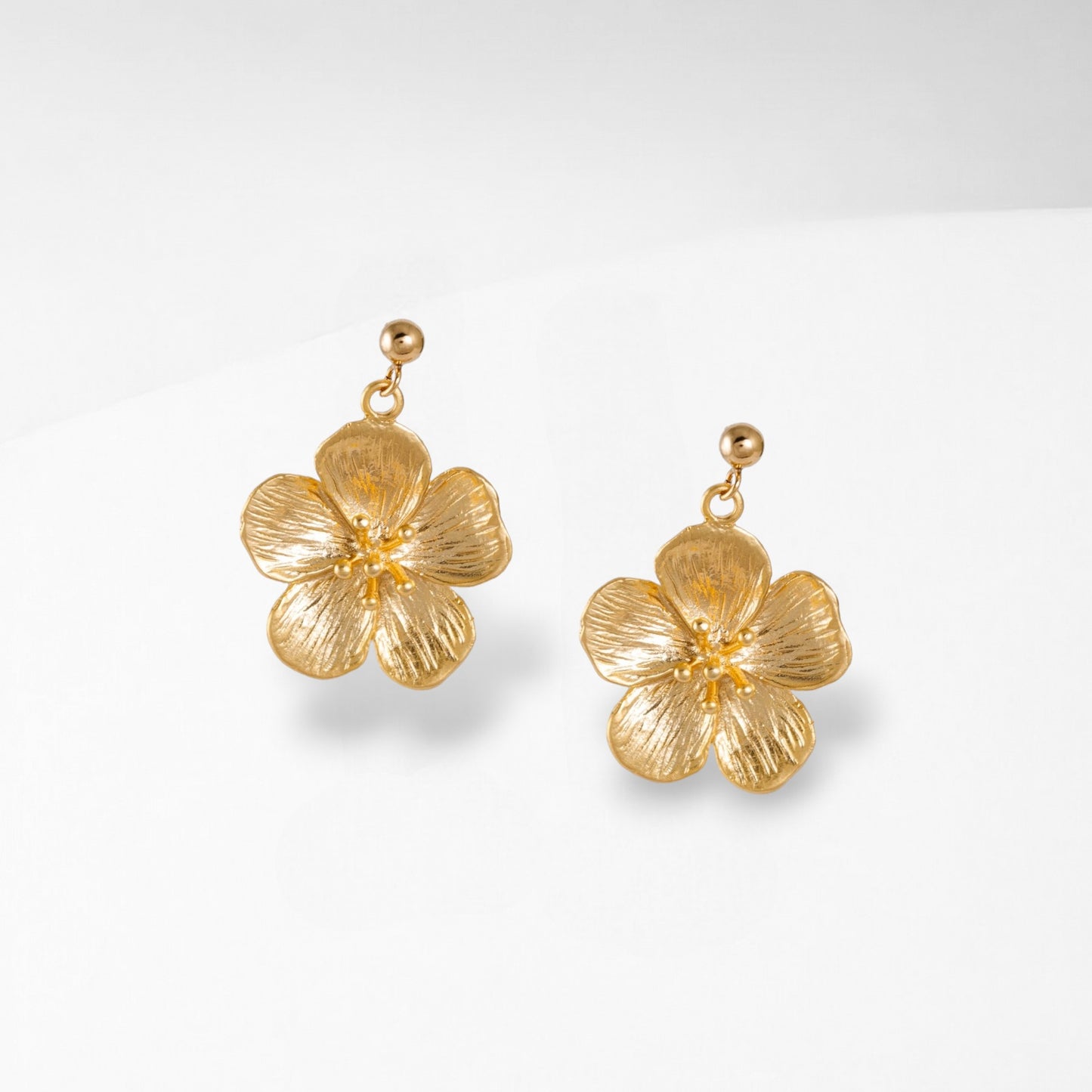 Dainty Gold Flower Earrings