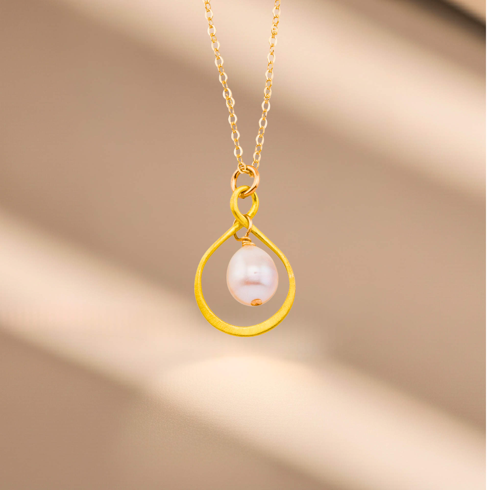 Infinity Pendant Pearl necklace