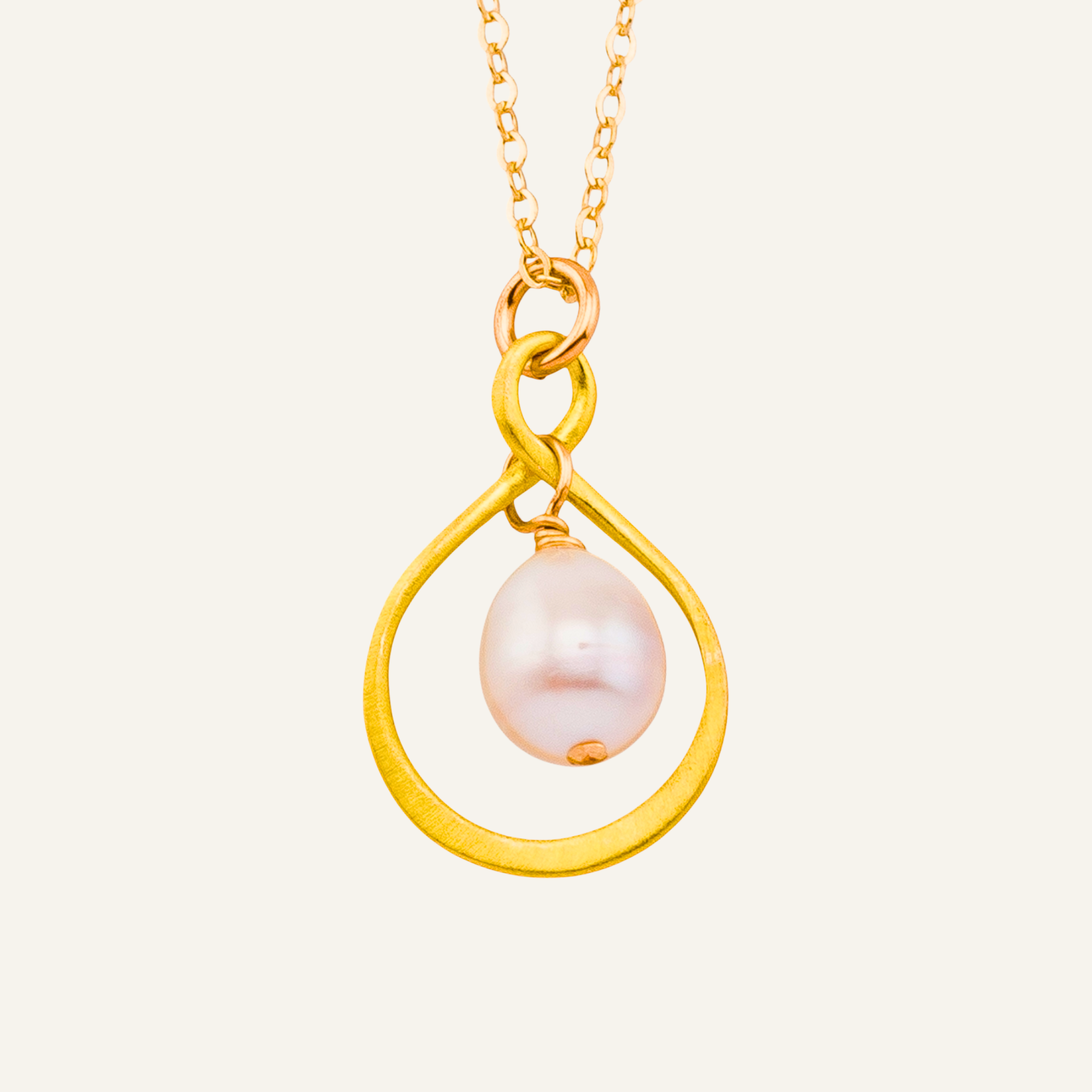 Infinity Pendant Pearl necklace