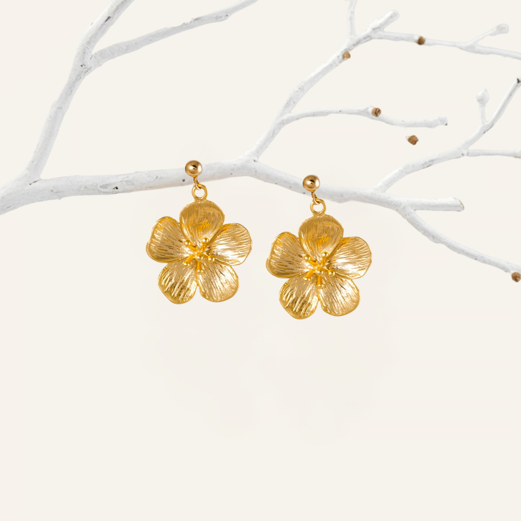 Dainty Gold Flower Earrings