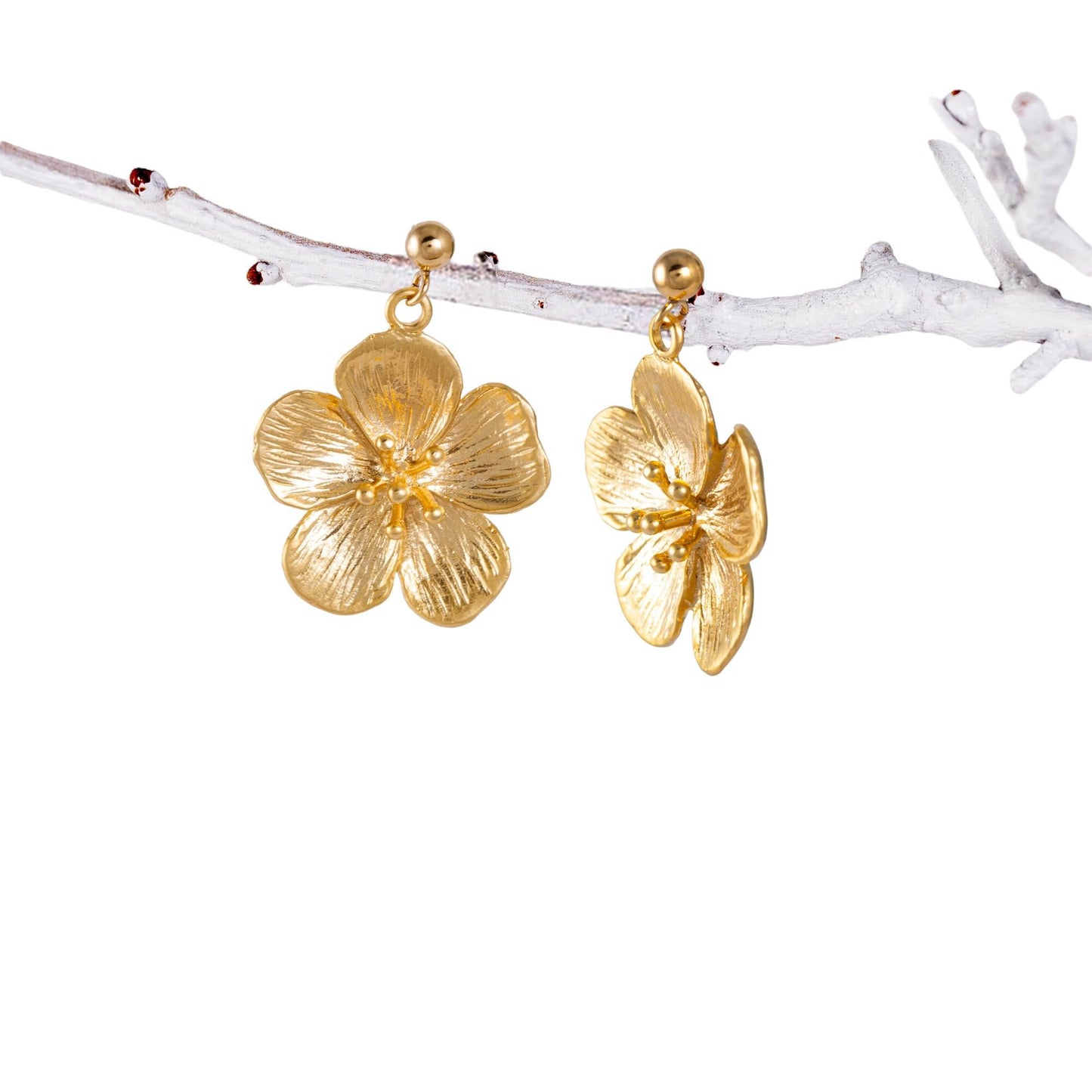 Dainty Gold Flower Earrings