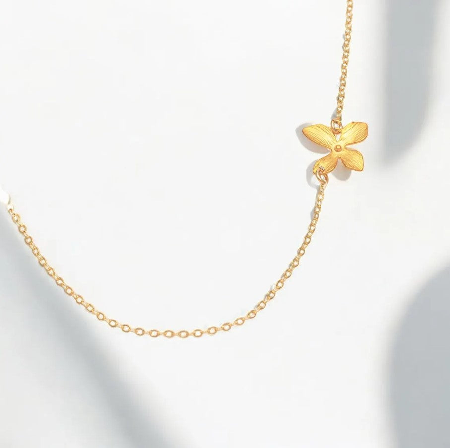 Tiny Flower Pendant Choker
