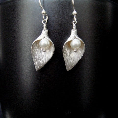Silver  Pearl Calla Lily Earring'